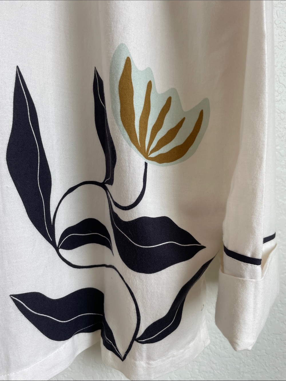 ANTHROPOLOGIE Off-White V-Neck PajamaTop with Bold Floral Contrast • XL - Picture 10 of 11